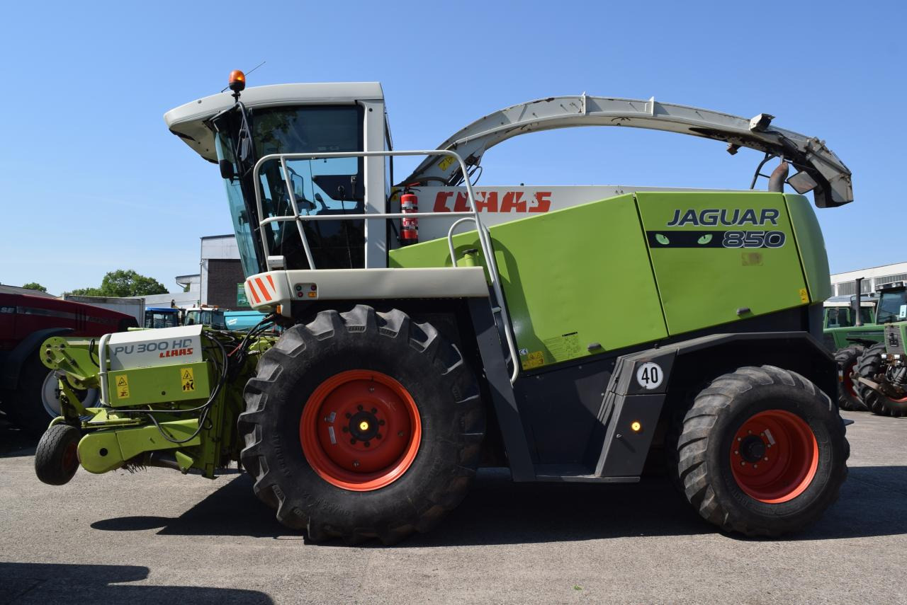 CLAAS Jaguar 850 Speedstar - Önjáró szecskázógép: 1 kép. CLAAS Jaguar 850 Speedstar - Önjáró szecskázógép: 1 kép.