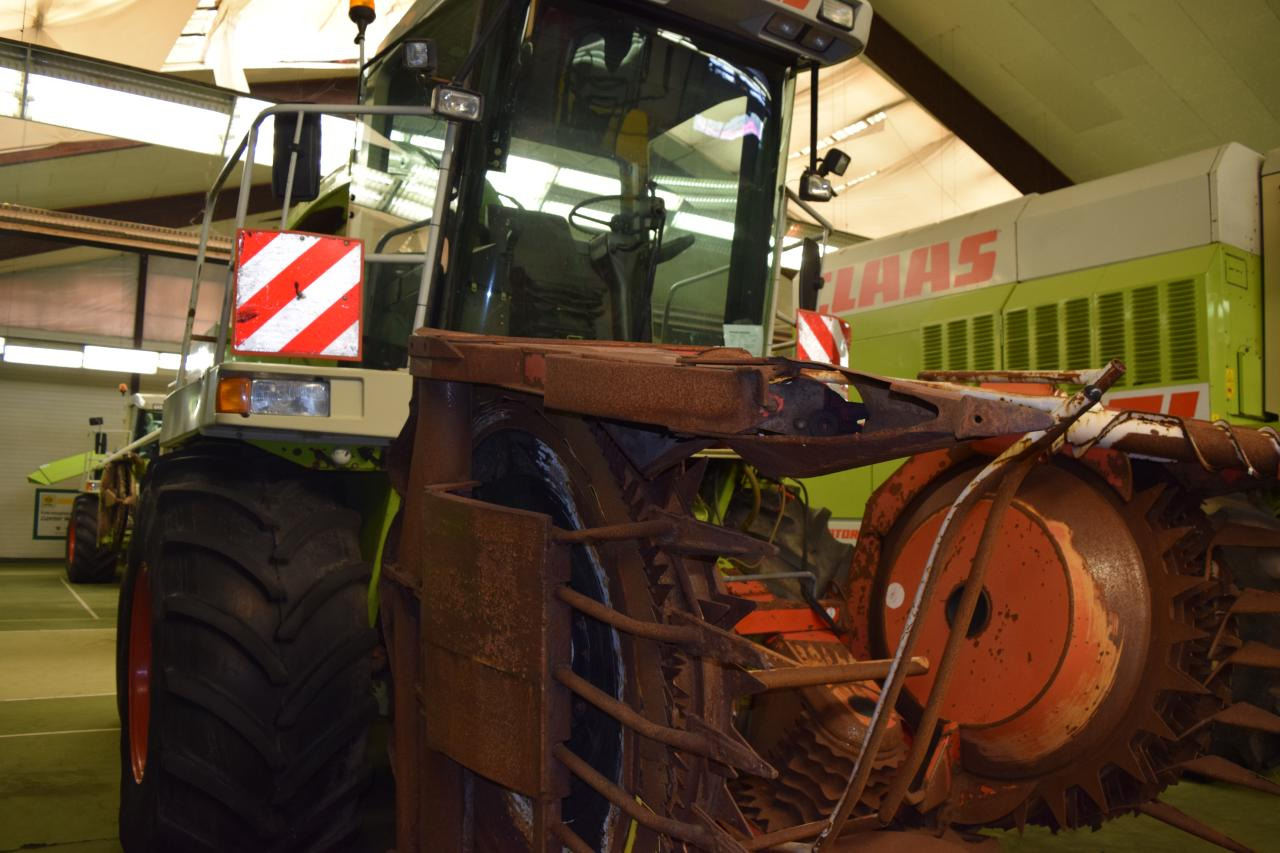 CLAAS Jaguar 860 - Önjáró szecskázógép: 3 kép. CLAAS Jaguar 860 - Önjáró szecskázógép: 3 kép.