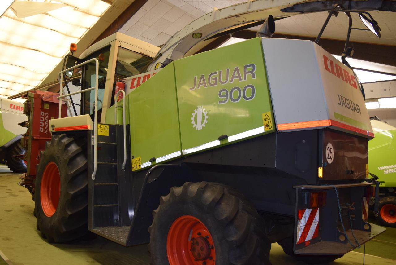 CLAAS Jaguar 900 - Önjáró szecskázógép: 5 kép. CLAAS Jaguar 900 - Önjáró szecskázógép: 5 kép.