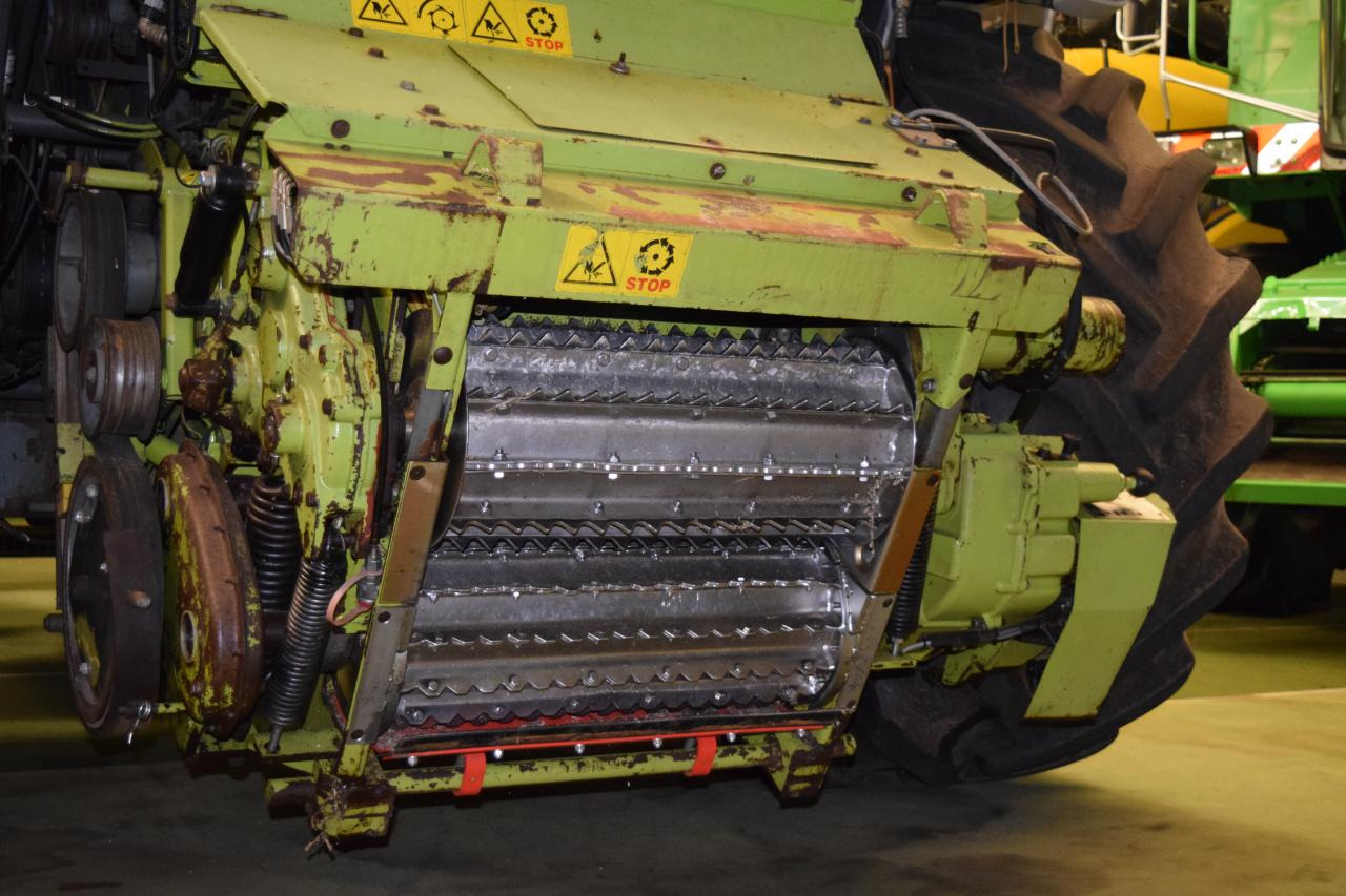 Önjáró szecskázógép CLAAS Jaguar 900: 8 kép.