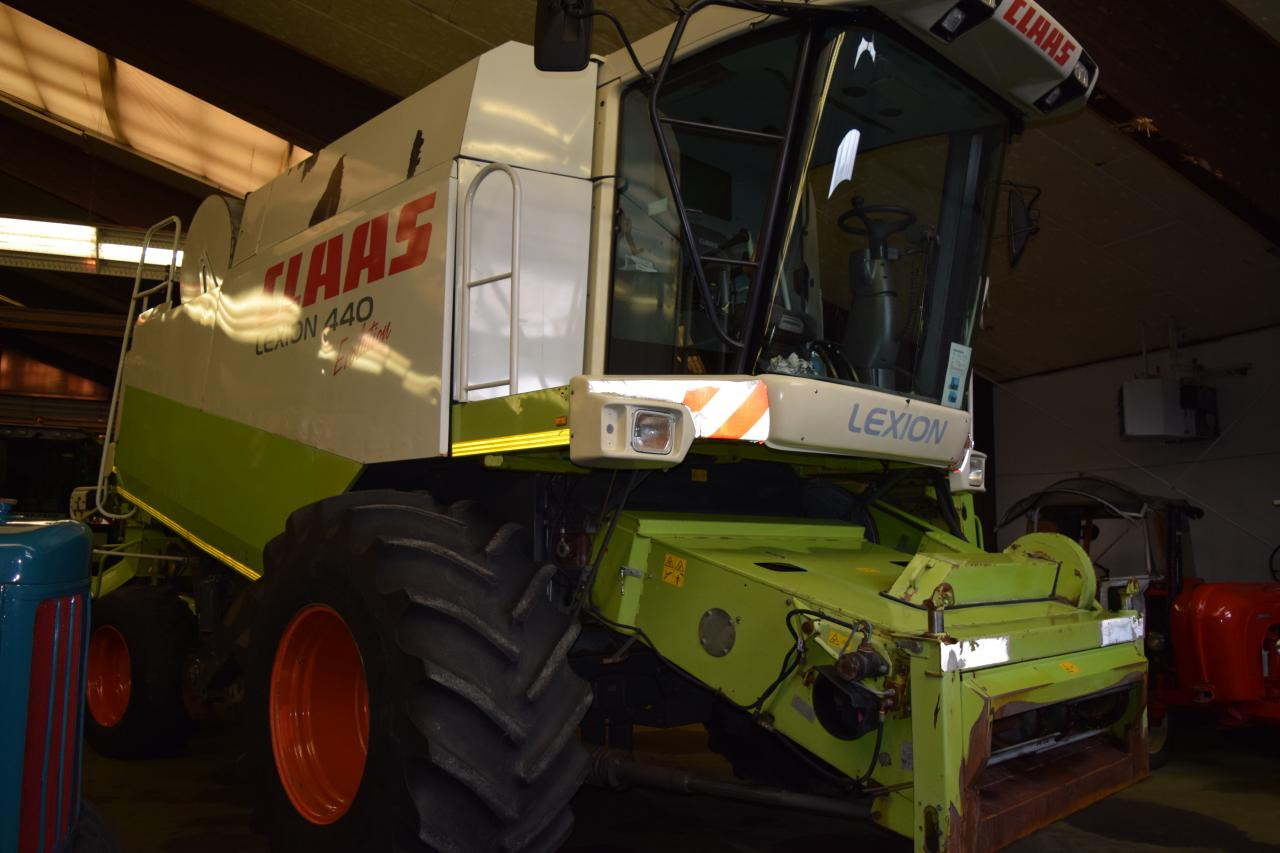 CLAAS Lexion 440 Evolution - Kombájn: 1 kép. CLAAS Lexion 440 Evolution - Kombájn: 1 kép.