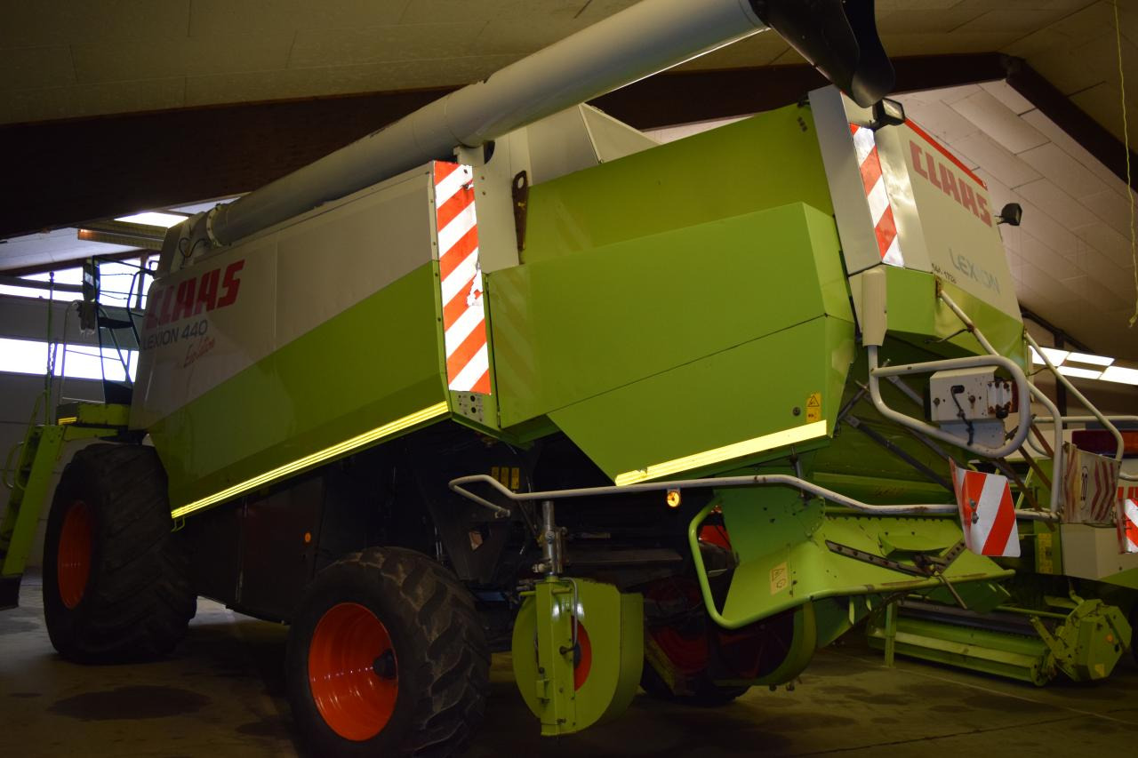 CLAAS Lexion 440 Evolution - Kombájn: 5 kép. CLAAS Lexion 440 Evolution - Kombájn: 5 kép.