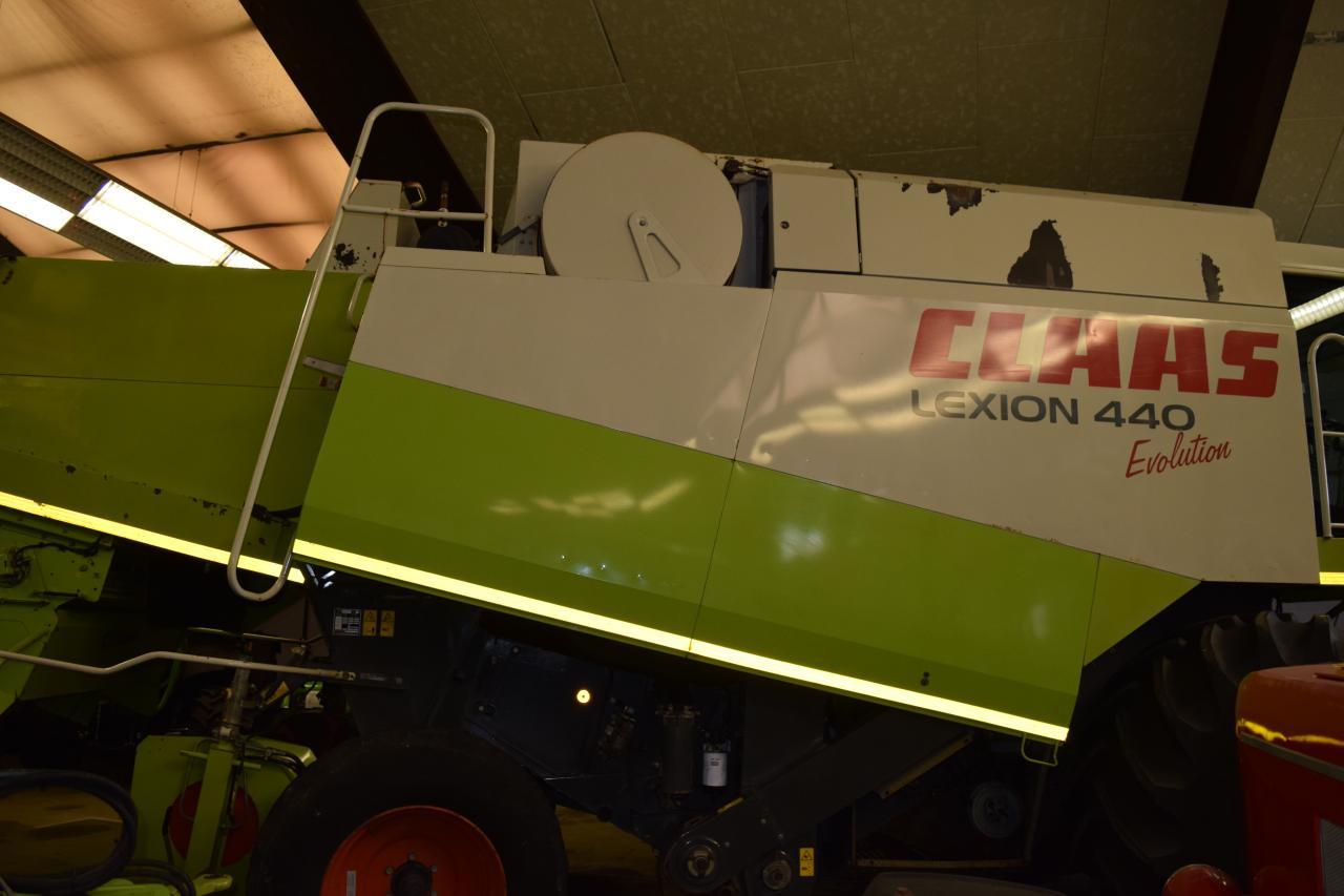 CLAAS Lexion 440 Evolution - Kombájn: 4 kép. CLAAS Lexion 440 Evolution - Kombájn: 4 kép.