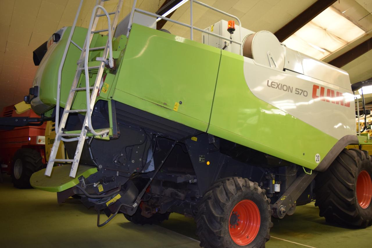 CLAAS Lexion 570 - Kombájn: 5 kép. CLAAS Lexion 570 - Kombájn: 5 kép.