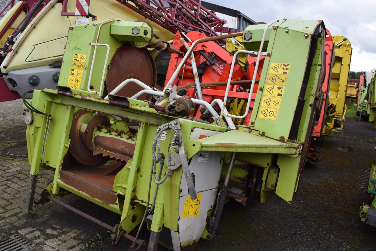 CLAAS RU 450 - Kukorica adapter: 2 kép. CLAAS RU 450 - Kukorica adapter: 2 kép.