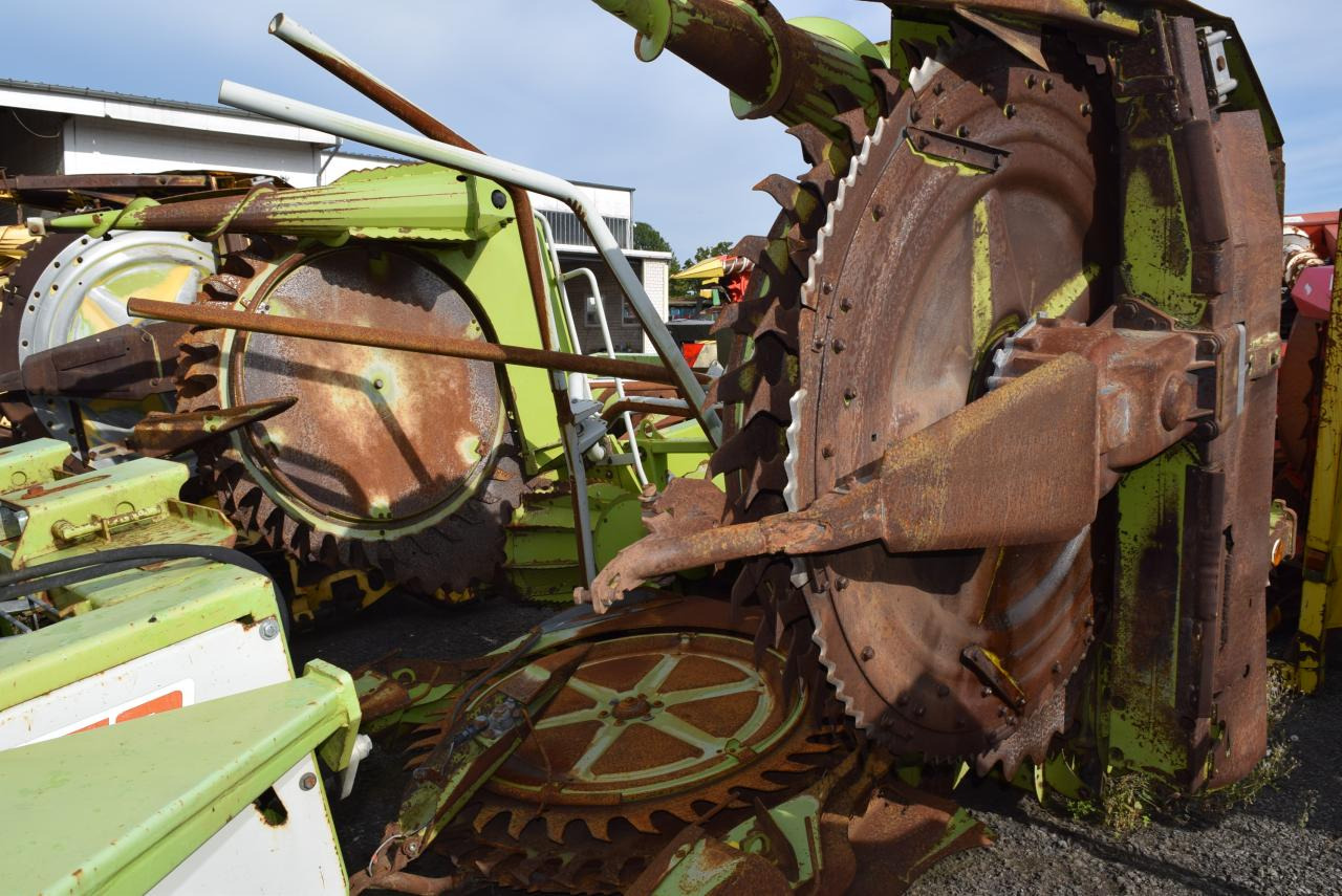 CLAAS RU 450 - Kukorica adapter: 2 kép. CLAAS RU 450 - Kukorica adapter: 2 kép.