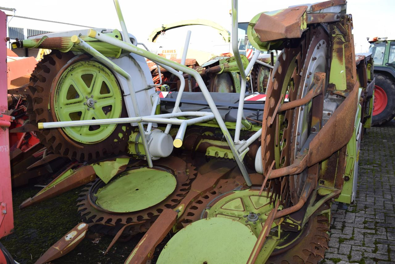 CLAAS RU 600 - Kukorica adapter: 1 kép. CLAAS RU 600 - Kukorica adapter: 1 kép.