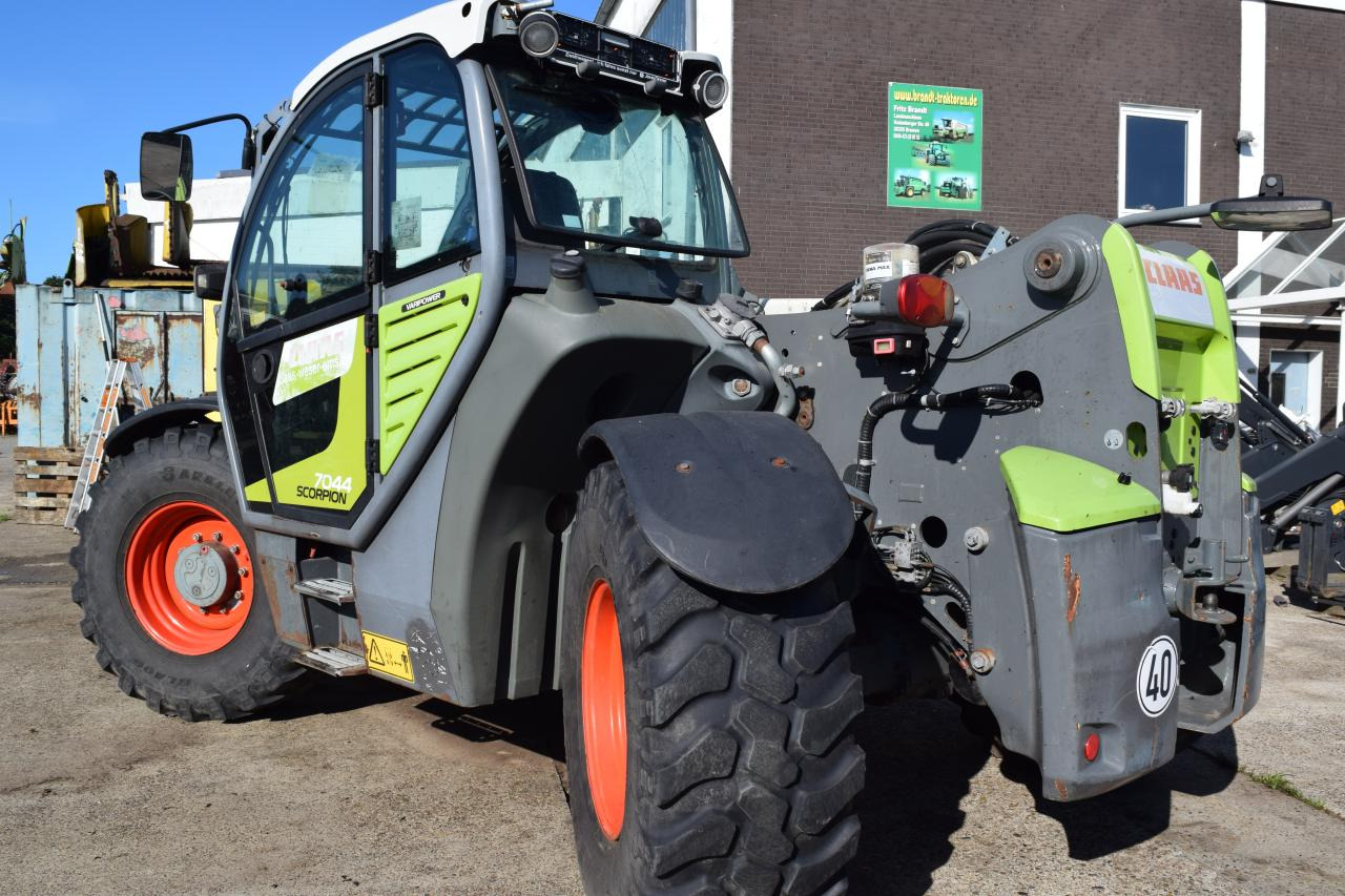 CLAAS SCORPION 7044 - Teleszkópos rakodó: 5 kép. CLAAS SCORPION 7044 - Teleszkópos rakodó: 5 kép.