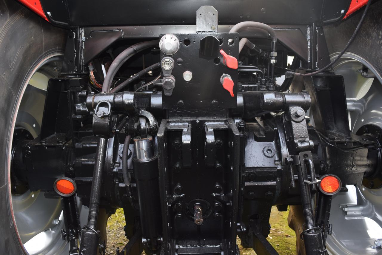 Traktor Case-IH 1455 XL A: 6 kép. Traktor Case-IH 1455 XL A: 6 kép.