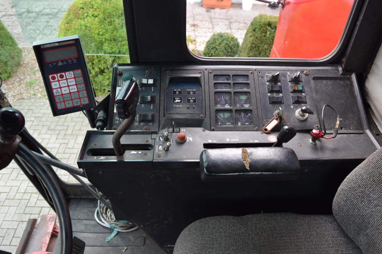 Case-IH 1680 Axial - Kombájn: 5 kép. Case-IH 1680 Axial - Kombájn: 5 kép.