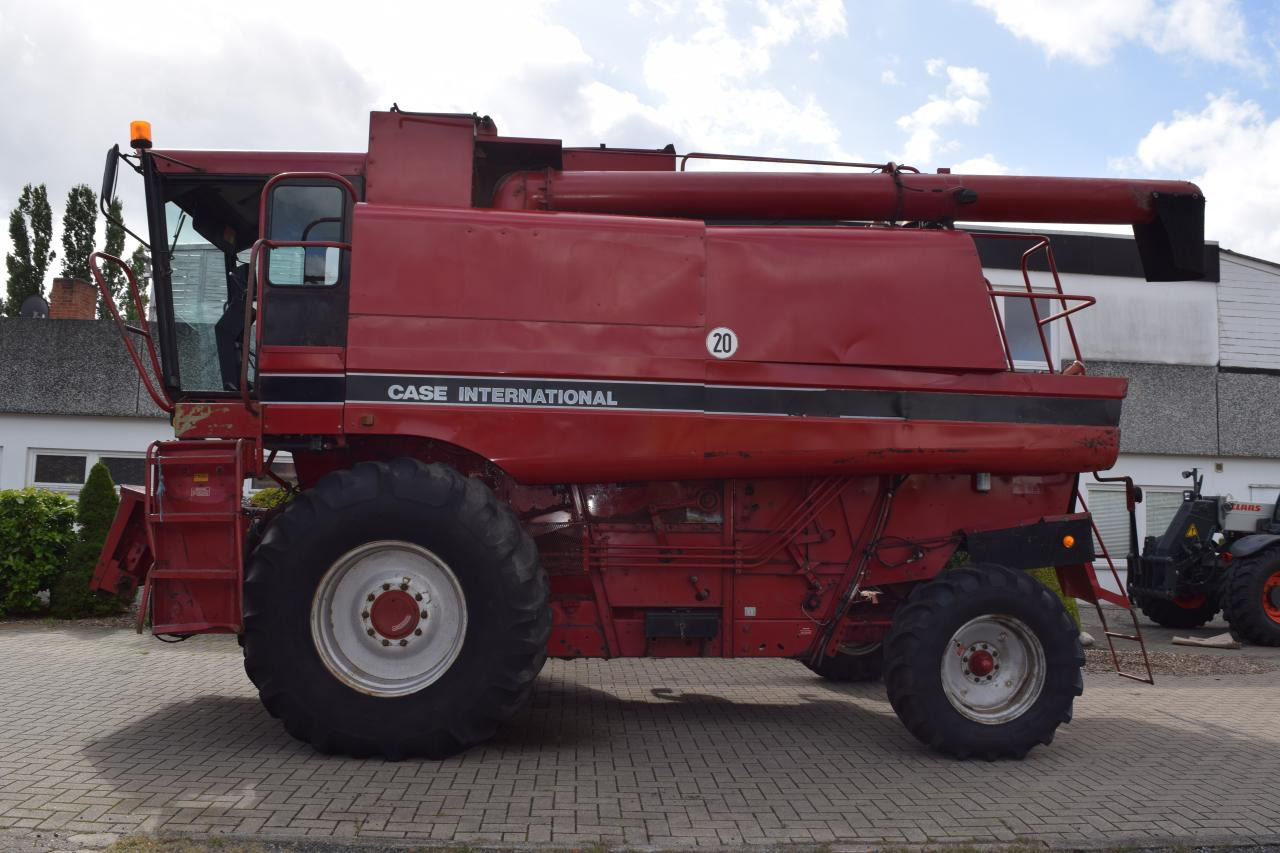Case-IH 1680 Axial - Kombájn: 3 kép. Case-IH 1680 Axial - Kombájn: 3 kép.