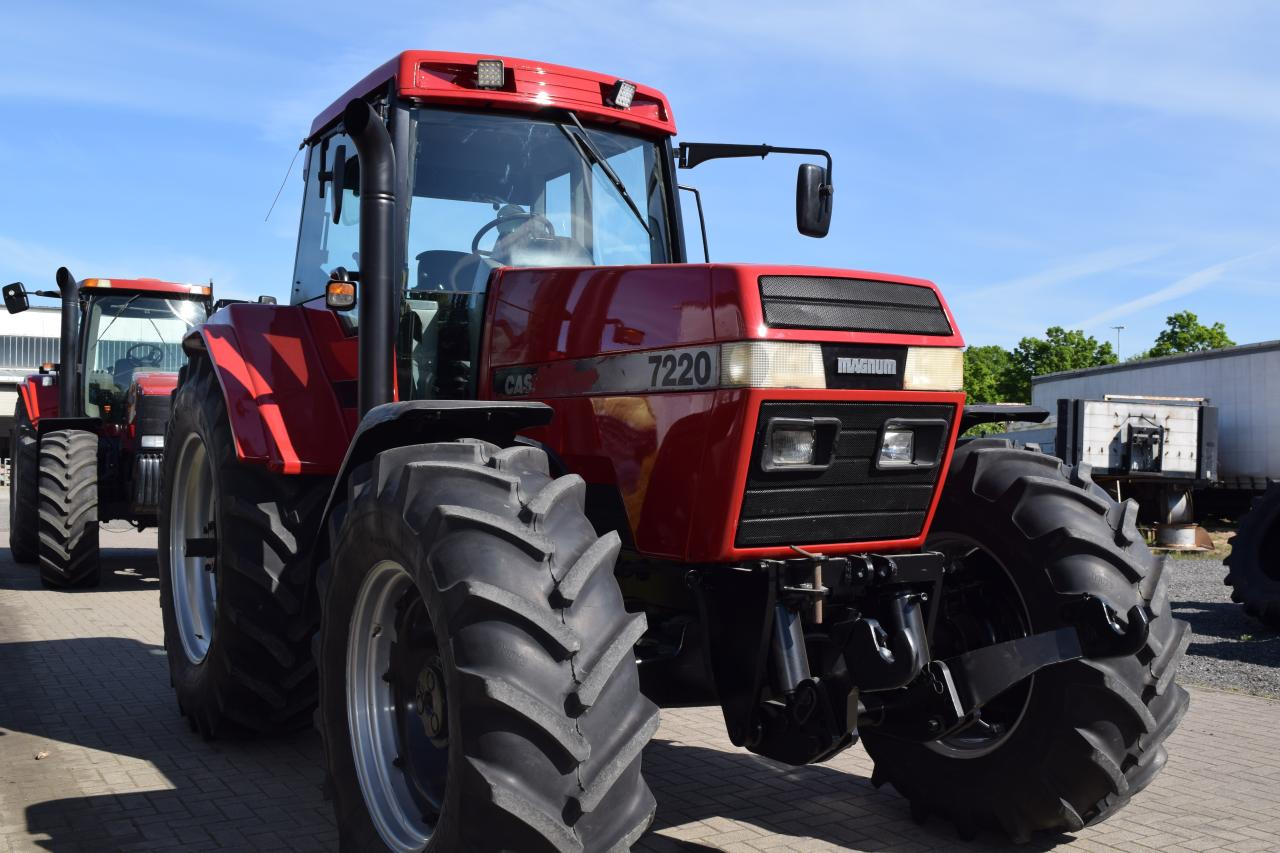 Case-IH 7220 Magnum - Traktor: 4 kép. Case-IH 7220 Magnum - Traktor: 4 kép.