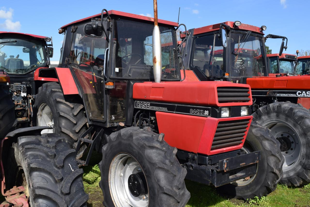 Case-IH 844 XLN - Traktor: 1 kép. Case-IH 844 XLN - Traktor: 1 kép.