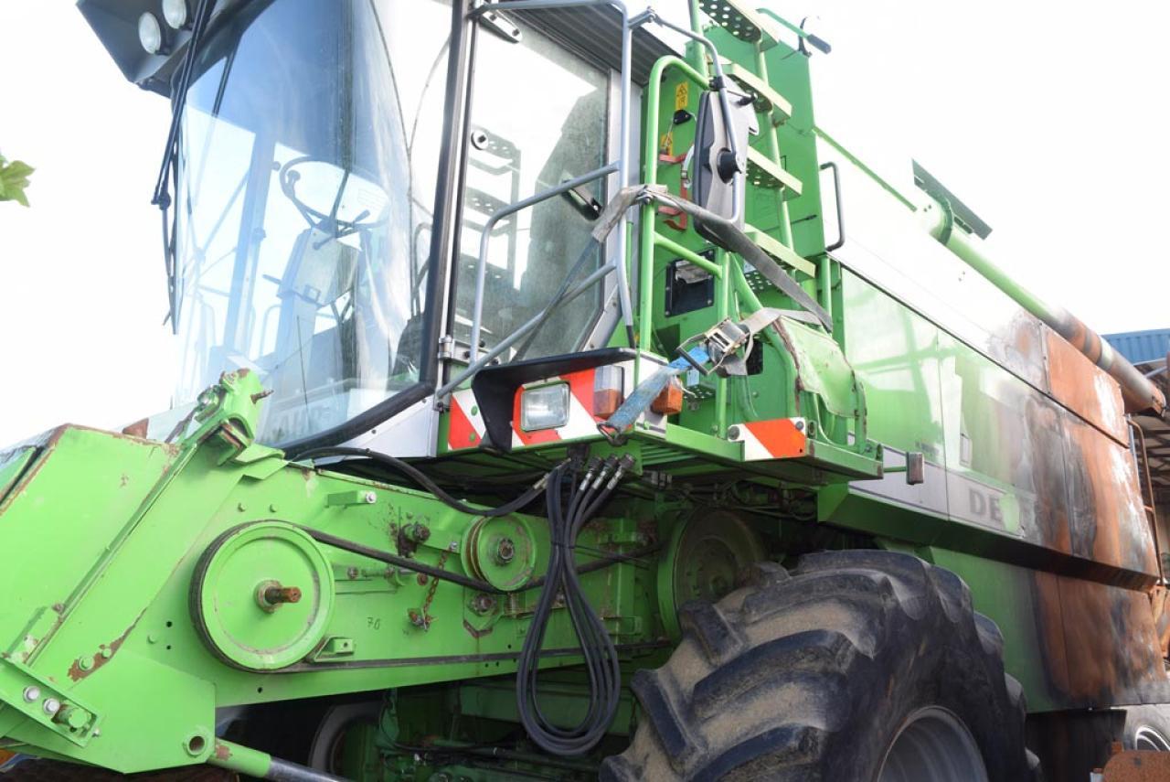 Deutz-Fahr 4075 - Brandschaden - Kombájn: 2 kép. Deutz-Fahr 4075 - Brandschaden - Kombájn: 2 kép.