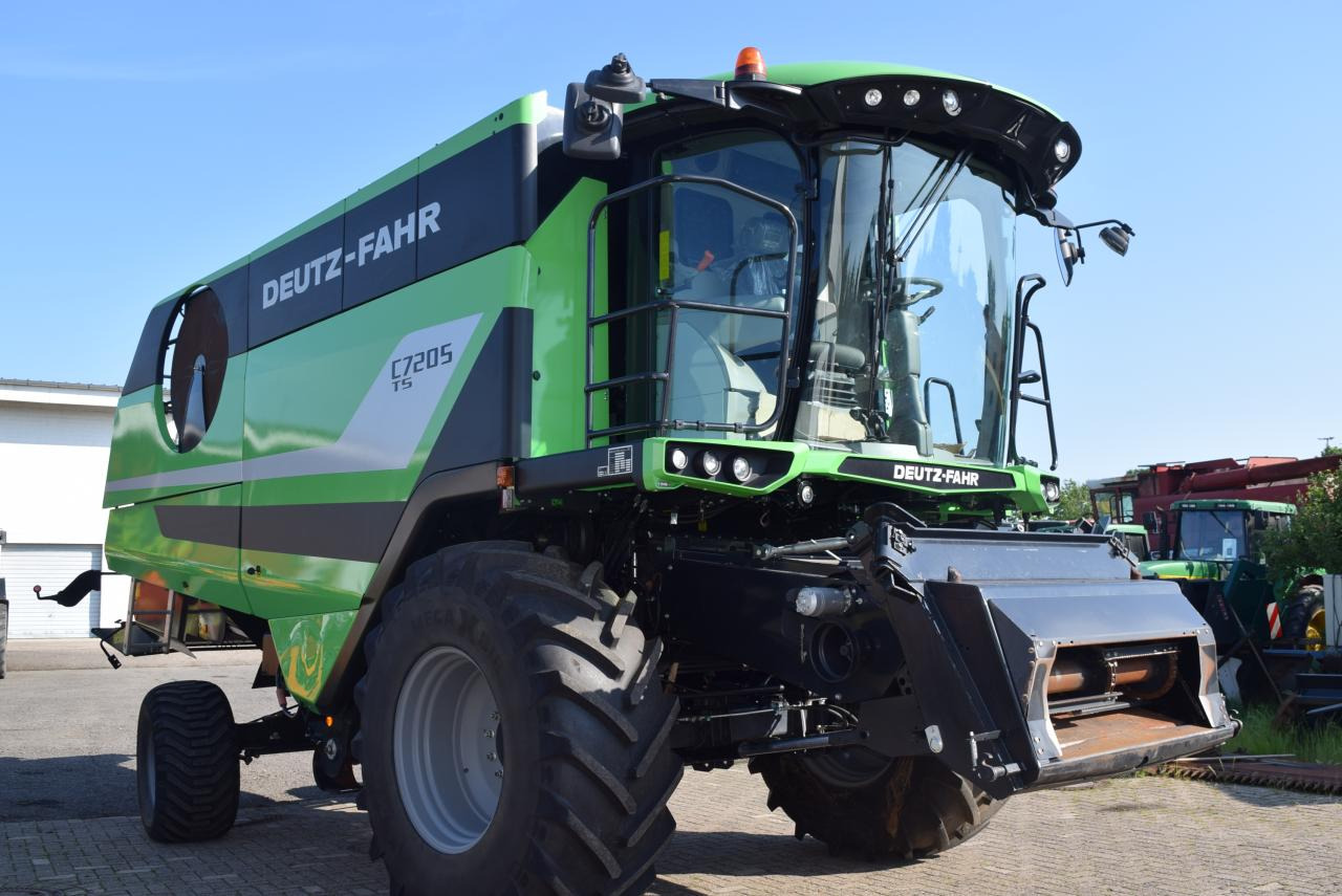 Deutz-Fahr C 7205 TS - Kombájn: 4 kép. Deutz-Fahr C 7205 TS - Kombájn: 4 kép.