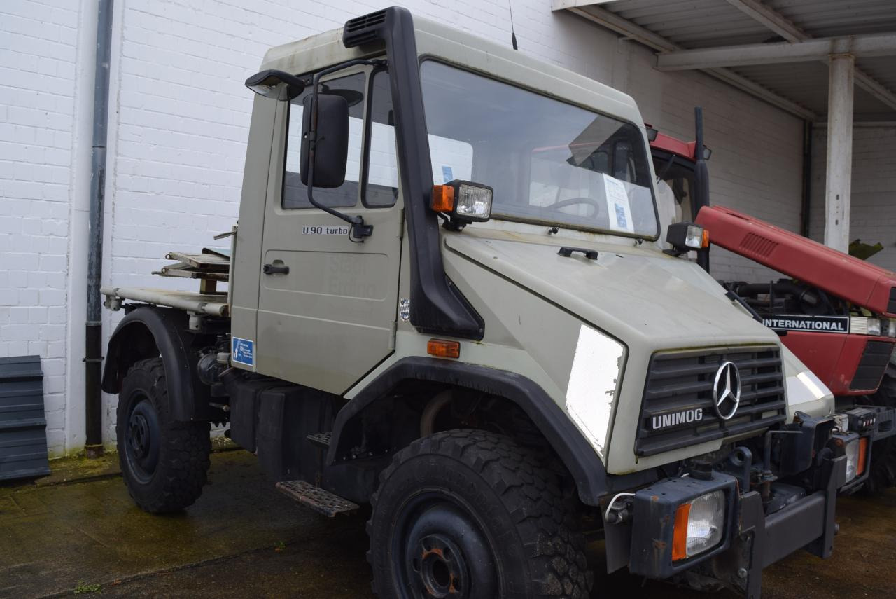 Mercedes-Benz U 90 - Egyéb gépek: 1 kép. Mercedes-Benz U 90 - Egyéb gépek: 1 kép.