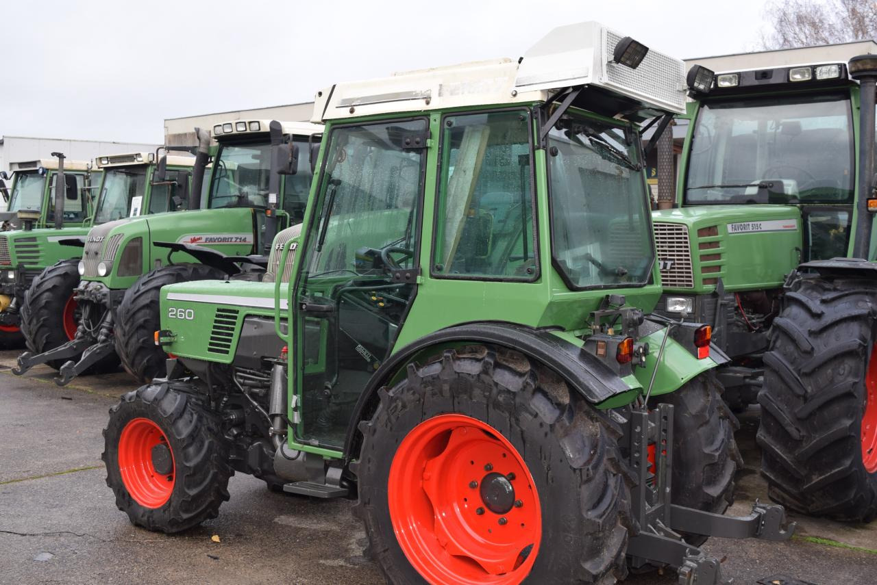 Fendt 260 V - Ültetvény traktor: 5 kép. Fendt 260 V - Ültetvény traktor: 5 kép.