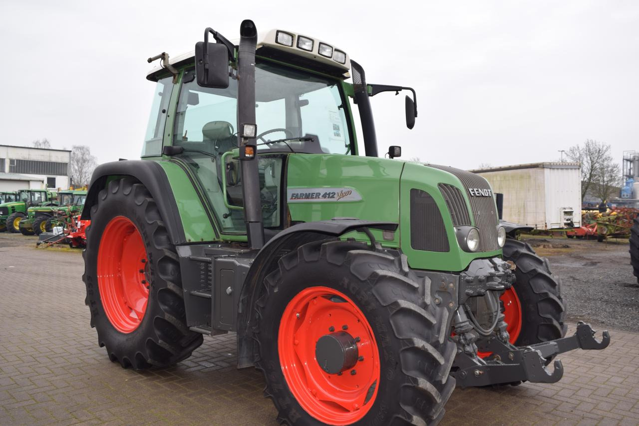 Fendt 412 Vario - Traktor: 2 kép. Fendt 412 Vario - Traktor: 2 kép.