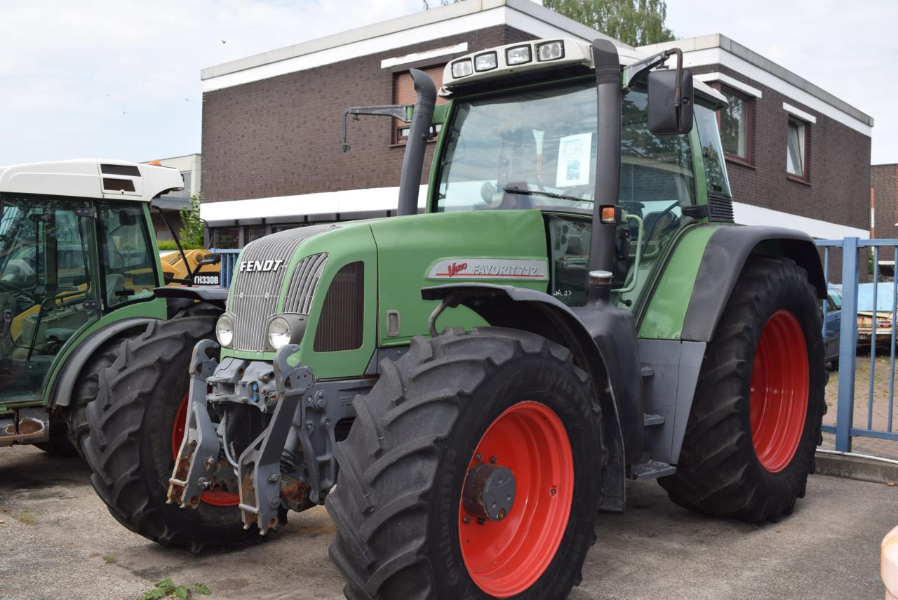 Fendt 712 Vario - Traktor: 3 kép. Fendt 712 Vario - Traktor: 3 kép.