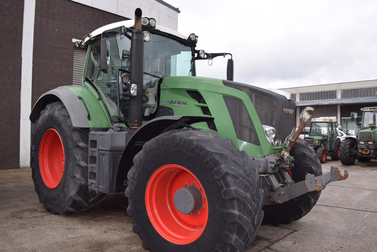 Fendt 826 Vario SCR ProfiPlus - Traktor: 4 kép. Fendt 826 Vario SCR ProfiPlus - Traktor: 4 kép.