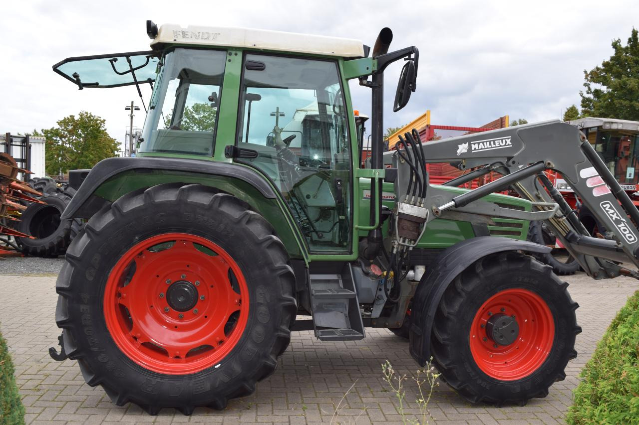 Fendt Farmer 309 C - Traktor: 2 kép. Fendt Farmer 309 C - Traktor: 2 kép.