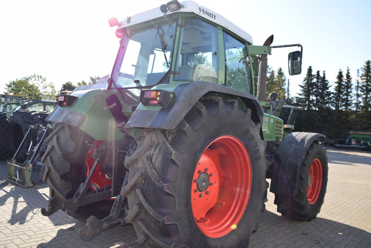 Fendt Favorit 512 - Traktor: 4 kép. Fendt Favorit 512 - Traktor: 4 kép.