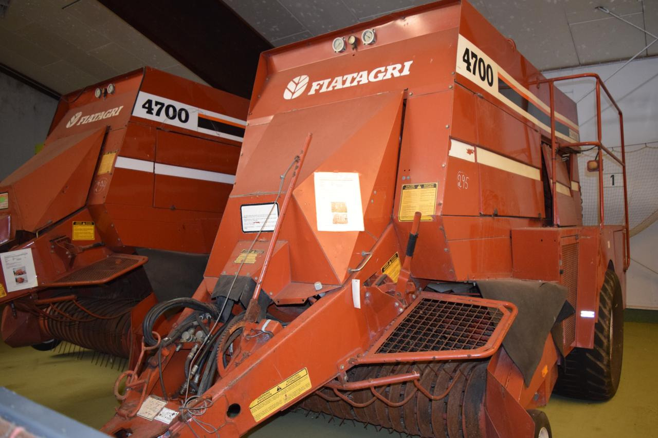 Fiat Hesston 4700 - Kocka bálázó: 4 kép. Fiat Hesston 4700 - Kocka bálázó: 4 kép.