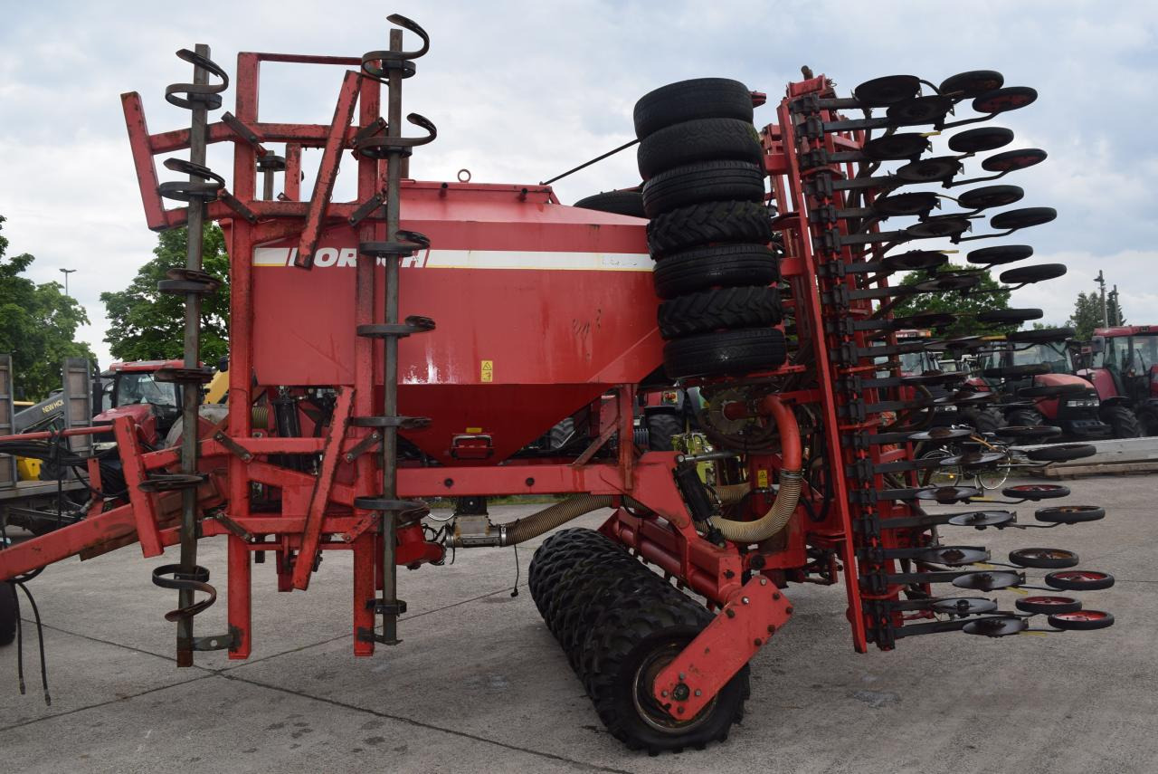 Horsch DS-6 - Szemenkénti vetőgép: 2 kép. Horsch DS-6 - Szemenkénti vetőgép: 2 kép.