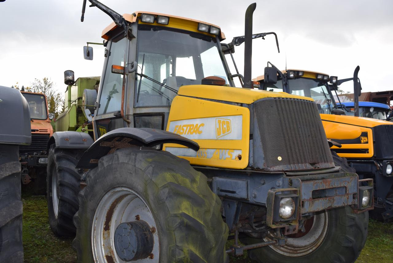 JCB Fastrac 2135 - 4WS - Traktor: 1 kép. JCB Fastrac 2135 - 4WS - Traktor: 1 kép.
