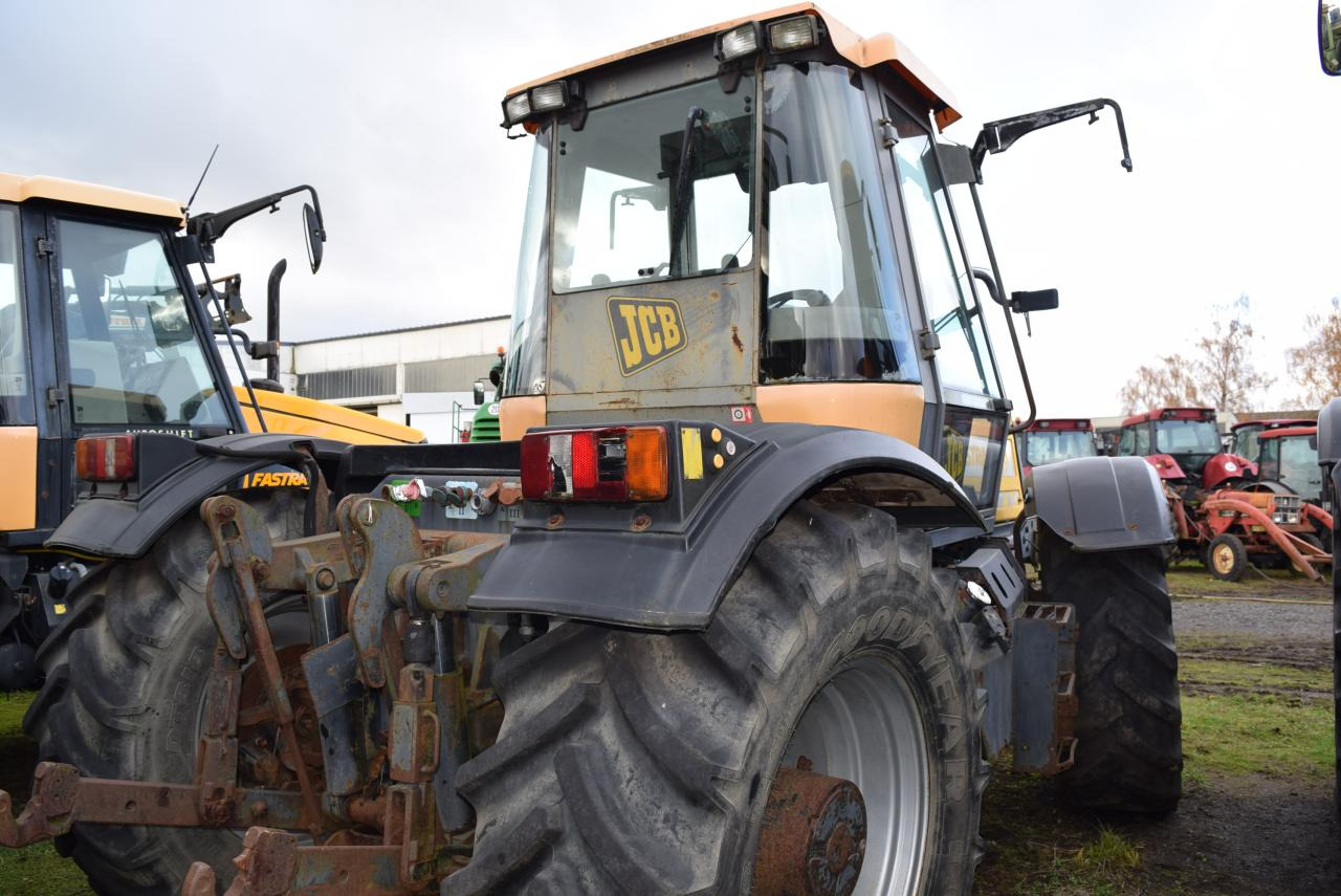 JCB Fastrac 2135 - 4WS - Traktor: 4 kép. JCB Fastrac 2135 - 4WS - Traktor: 4 kép.