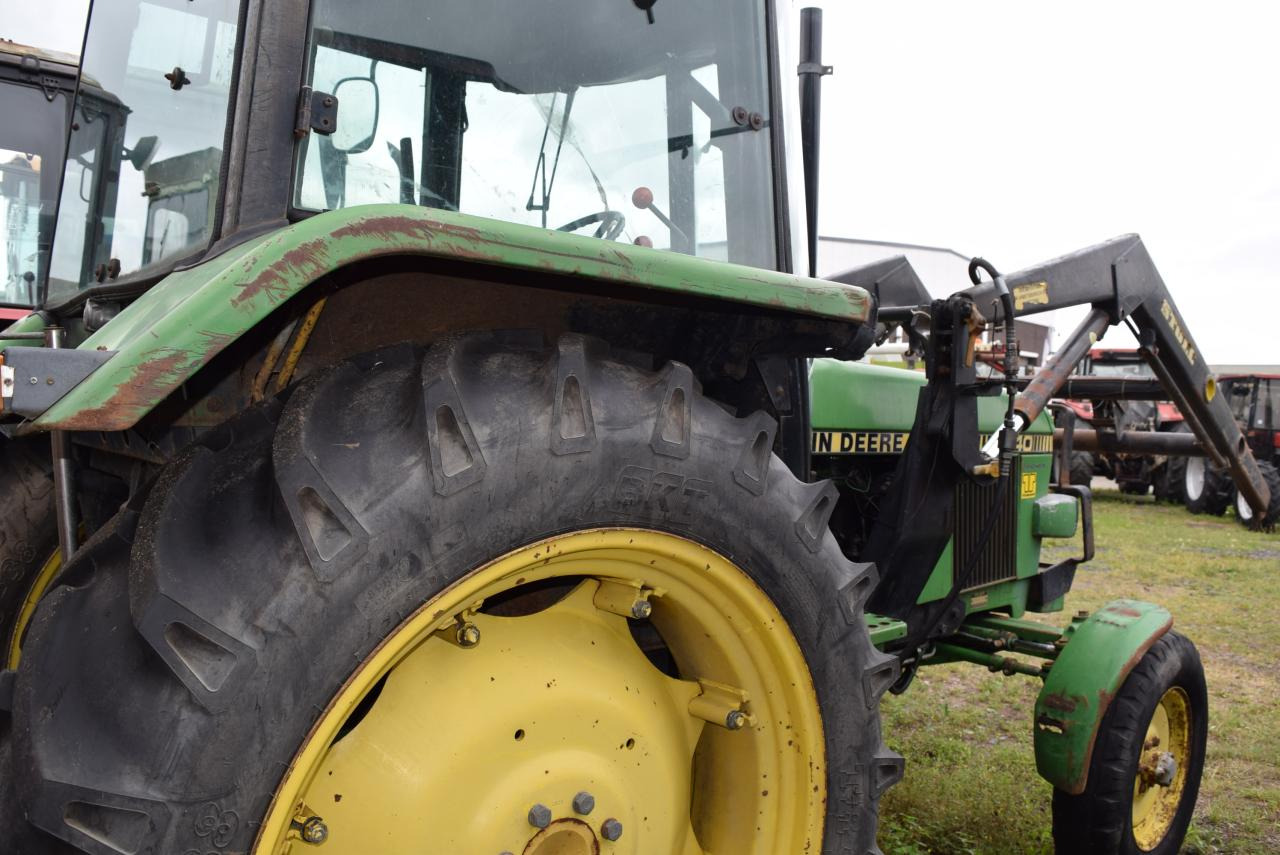 John Deere 1640 - Traktor: 4 kép. John Deere 1640 - Traktor: 4 kép.
