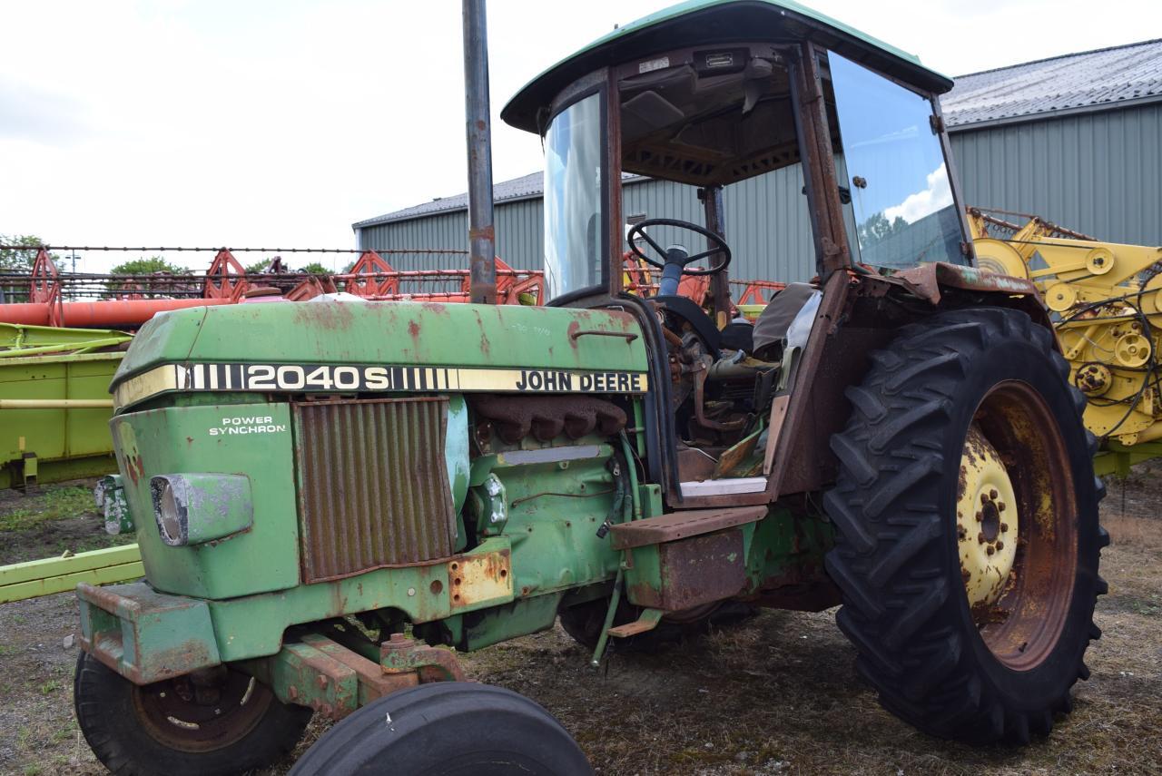 John Deere 2040 S *zur Teileverwertung* - Traktor: 1 kép. John Deere 2040 S *zur Teileverwertung* - Traktor: 1 kép.