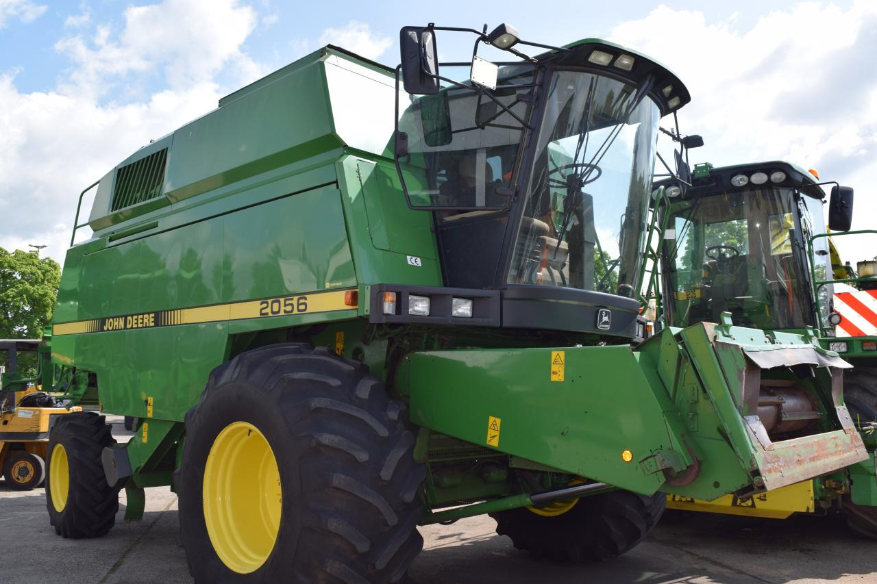 John Deere 2056 - Kombájn: 2 kép. John Deere 2056 - Kombájn: 2 kép.