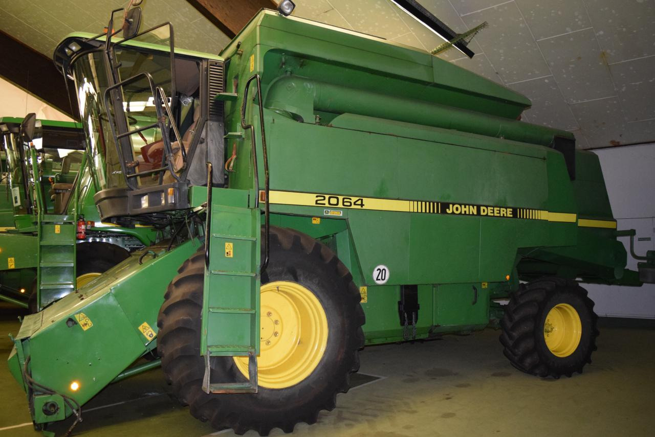 John Deere 2064 - Kombájn: 1 kép. John Deere 2064 - Kombájn: 1 kép.