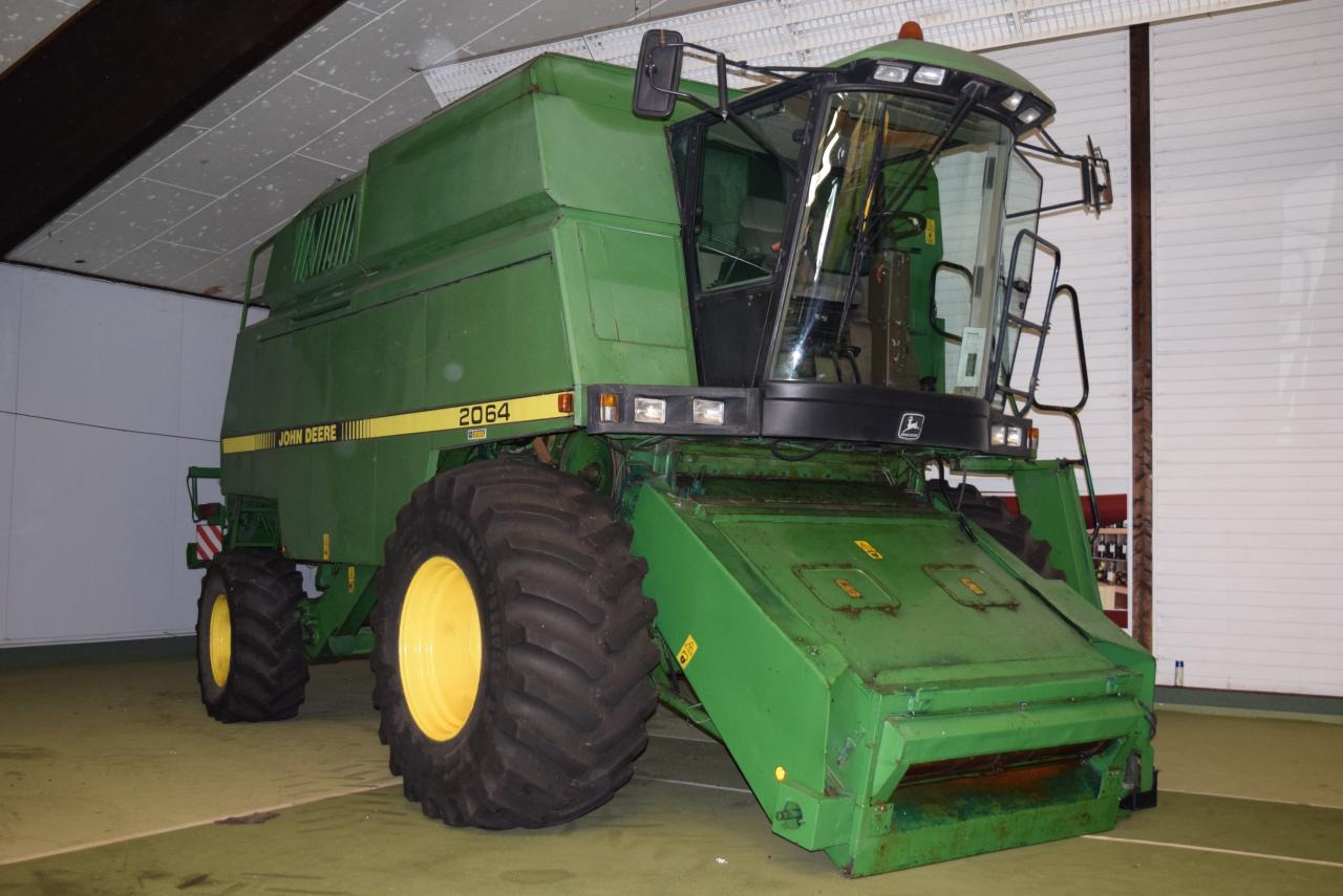 John Deere 2064 - Kombájn: 2 kép. John Deere 2064 - Kombájn: 2 kép.