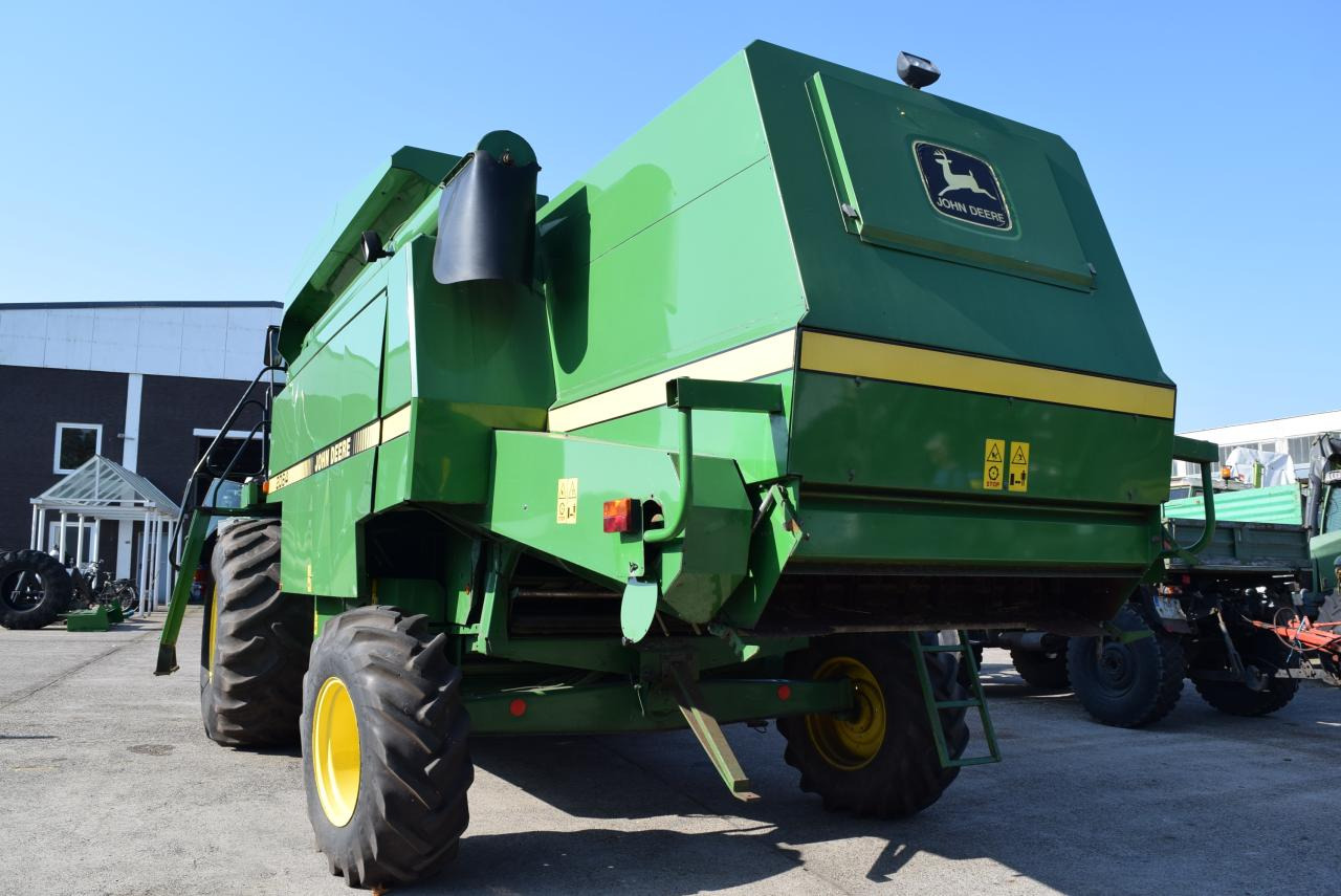 John Deere 2064 - Kombájn: 5 kép. John Deere 2064 - Kombájn: 5 kép.
