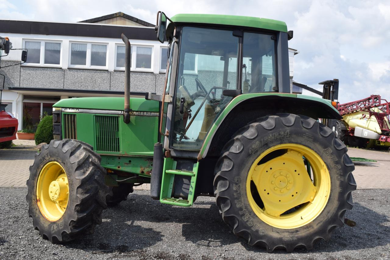 John Deere 6100 - Traktor: 3 kép. John Deere 6100 - Traktor: 3 kép.