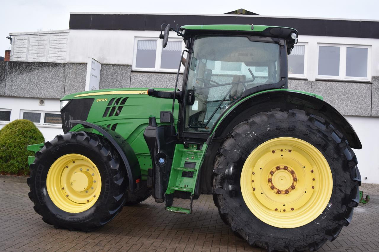 John Deere 6175 R - Traktor: 1 kép. John Deere 6175 R - Traktor: 1 kép.