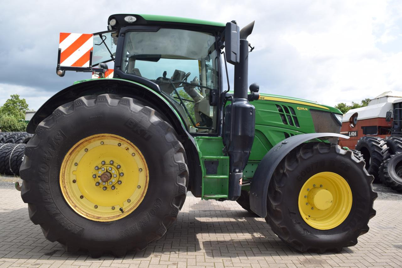 John Deere 6215 R - Traktor: 1 kép. John Deere 6215 R - Traktor: 1 kép.