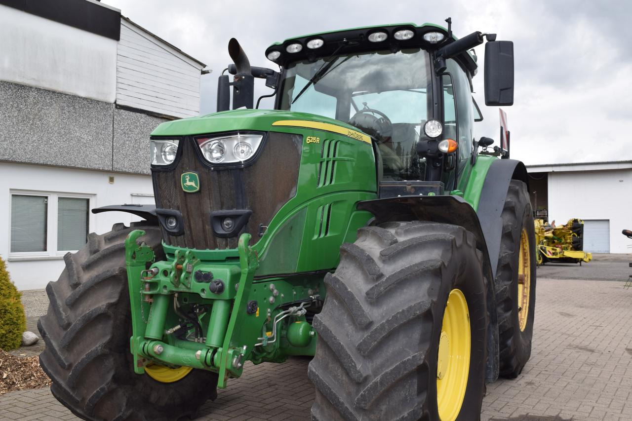 John Deere 6215 R - Traktor: 4 kép. John Deere 6215 R - Traktor: 4 kép.