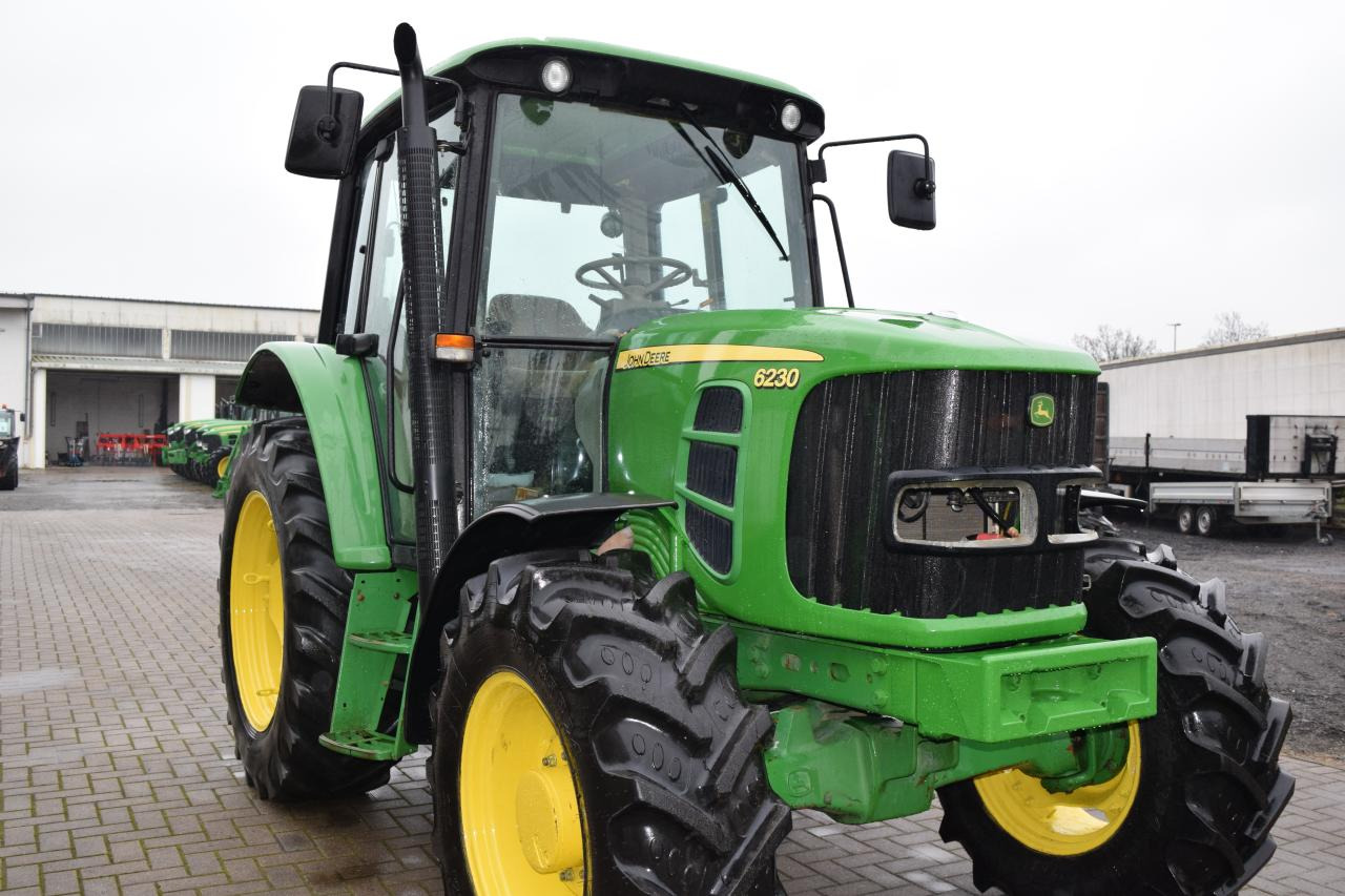 John Deere 6230 - Traktor: 3 kép. John Deere 6230 - Traktor: 3 kép.