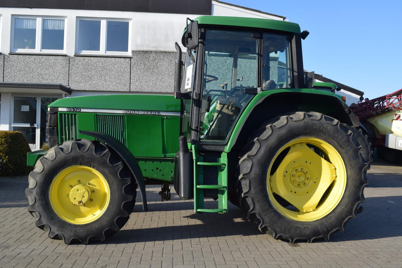 John Deere 6510 - Traktor: 3 kép. John Deere 6510 - Traktor: 3 kép.