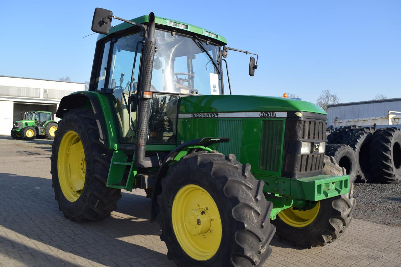John Deere 6510 - Traktor: 1 kép. John Deere 6510 - Traktor: 1 kép.