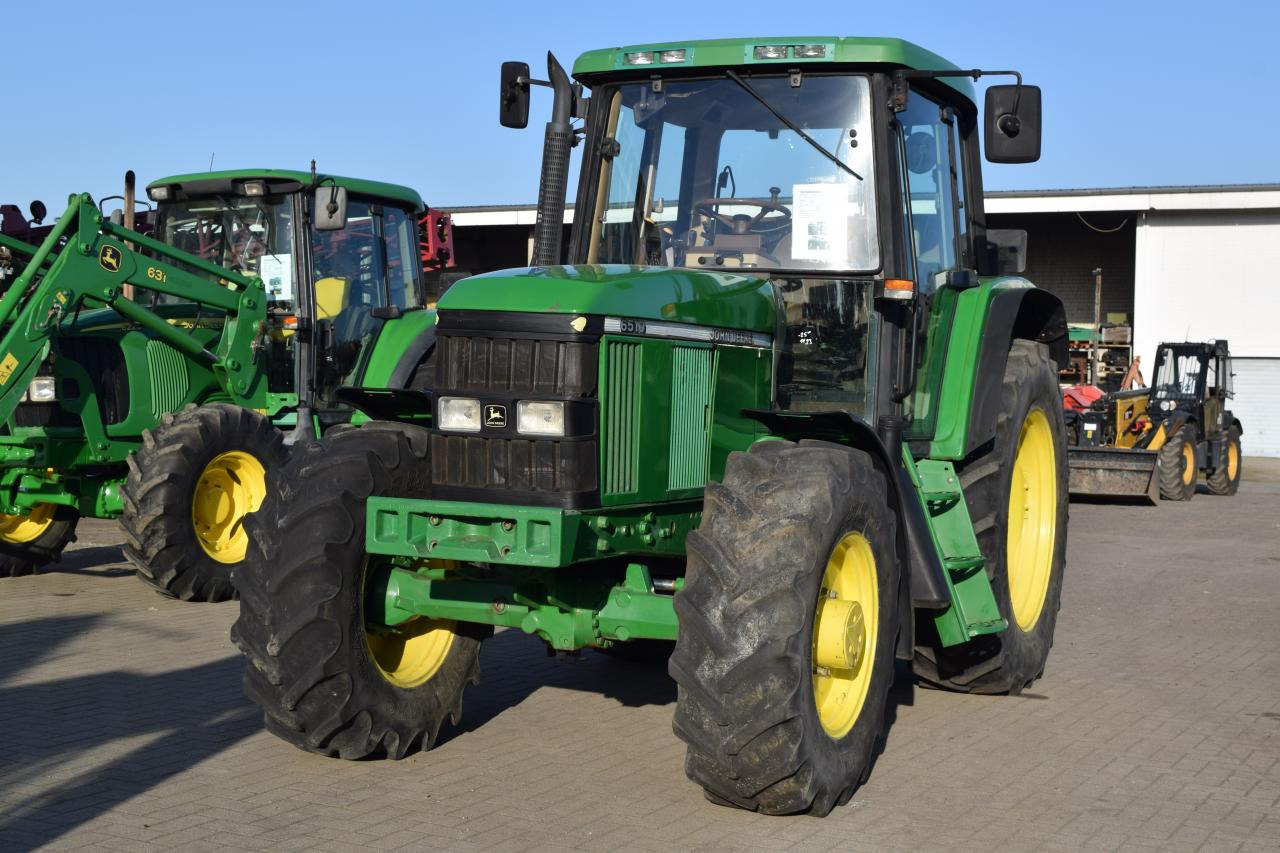 John Deere 6510 - Traktor: 2 kép. John Deere 6510 - Traktor: 2 kép.