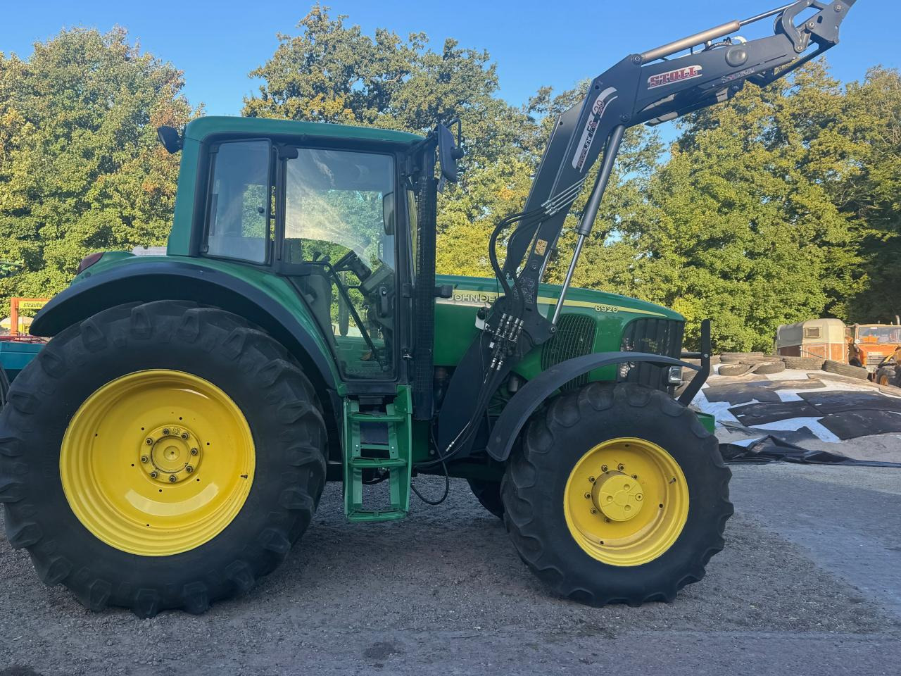 John Deere 6920 - Traktor: 1 kép. John Deere 6920 - Traktor: 1 kép.