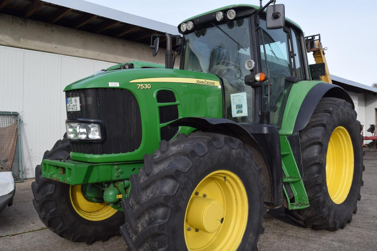 John Deere 7530 Premium - Traktor: 2 kép. John Deere 7530 Premium - Traktor: 2 kép.