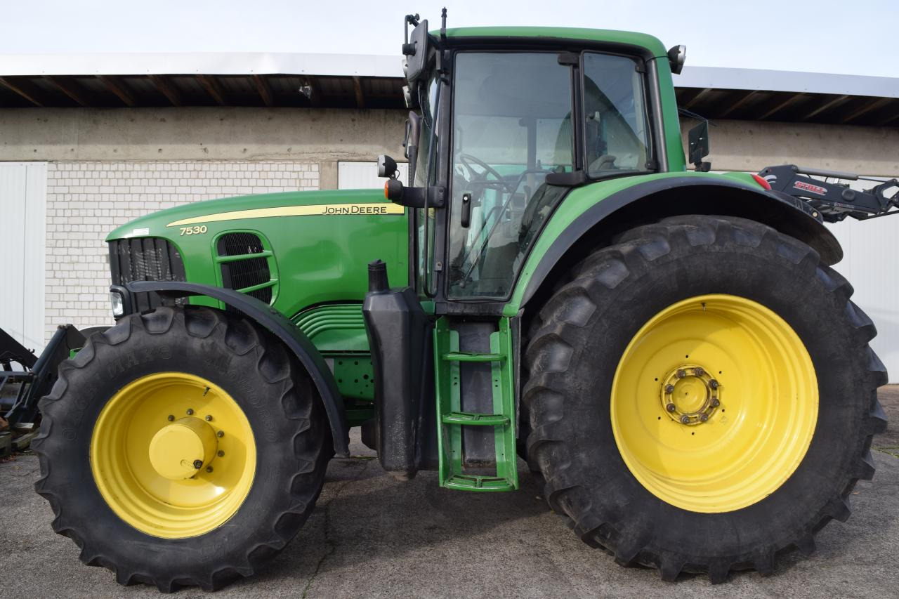 John Deere 7530 Premium - Traktor: 1 kép. John Deere 7530 Premium - Traktor: 1 kép.