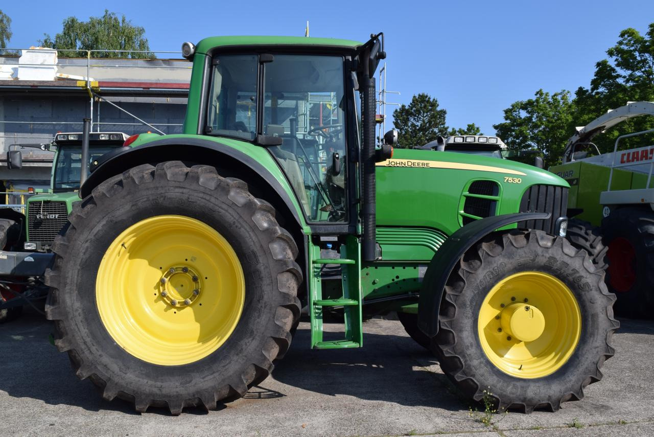 John Deere 7530 Premium - Traktor: 3 kép. John Deere 7530 Premium - Traktor: 3 kép.