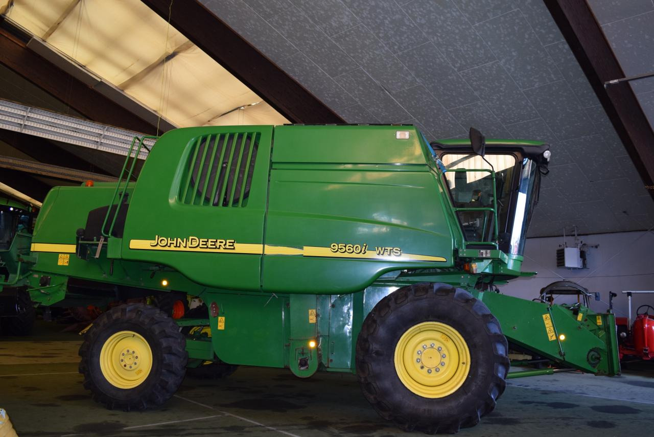 John Deere 9560 i WTS - Kombájn: 3 kép. John Deere 9560 i WTS - Kombájn: 3 kép.