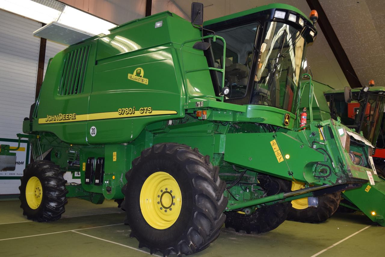 John Deere 9780 i CTS HM - Kombájn: 2 kép. John Deere 9780 i CTS HM - Kombájn: 2 kép.